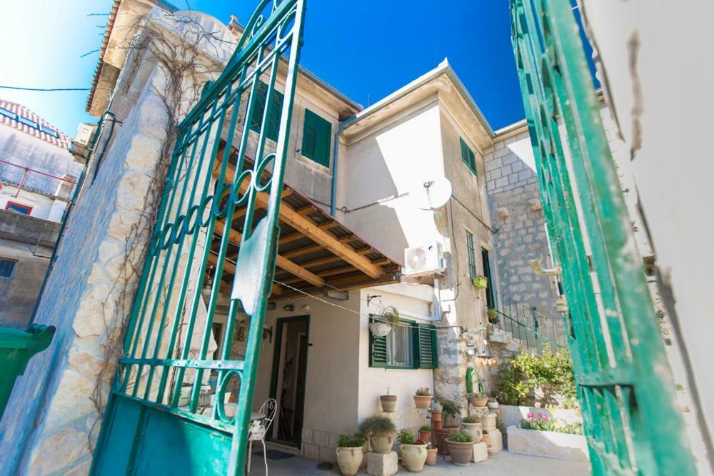 Apartment Antica With Yard & Bbq スプリト エクステリア 写真